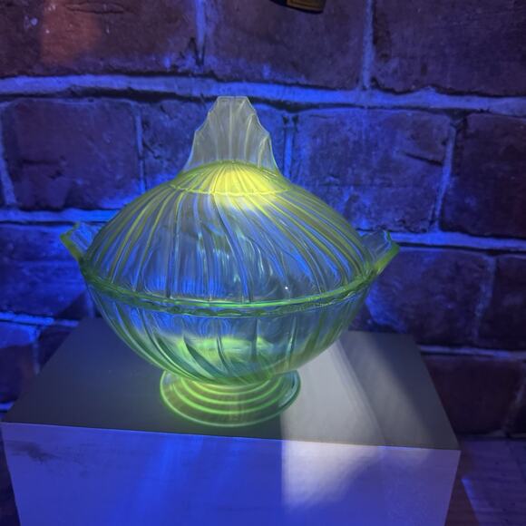 Vintage Jeannette Swirl Ultramarine 6" Candy Dish Pedestal w Lid 1937 UV Glow - Picture 14 of 14